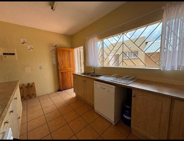 3 BEDROOM TOWNHOUSE FOR SALE IN FAIRLAND